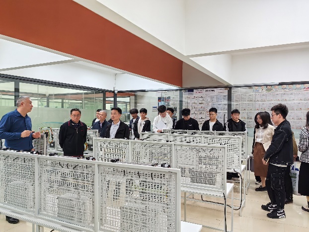 攜手拓崗、共謀發展--人工智能學院院領導帶隊赴重慶社平科技訪企拓崗 拓展活動